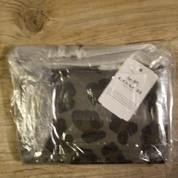 🖤HP🖤AUTHENTIC COACH WRISTLET - Picture 3 of 5